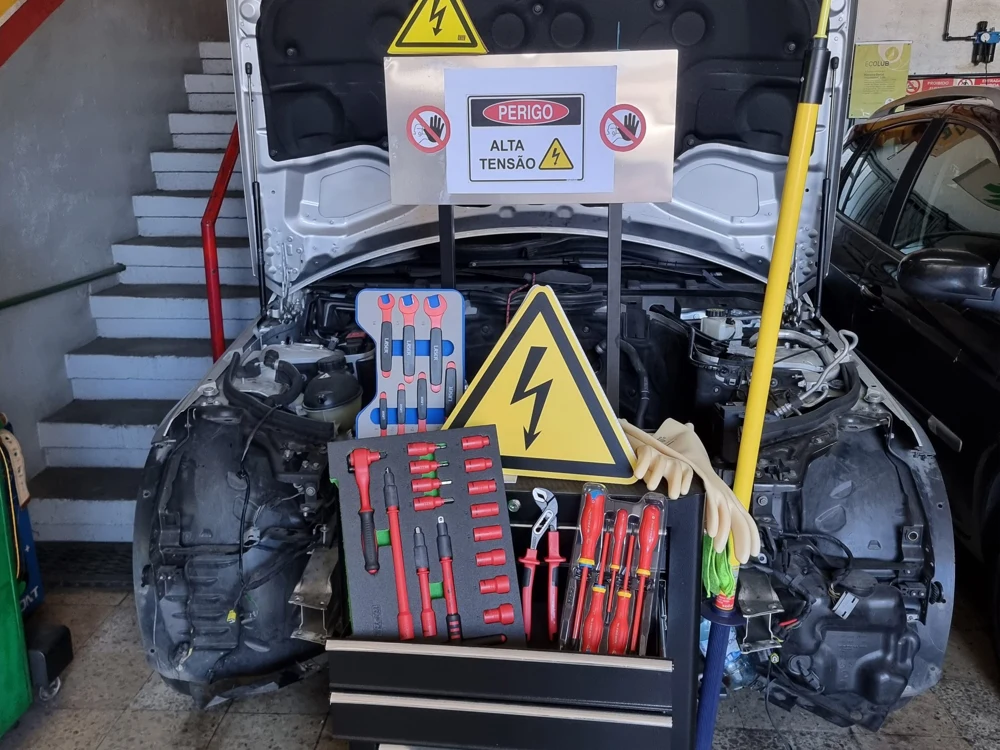 Equipamentos especializados na oficina Auto MG
